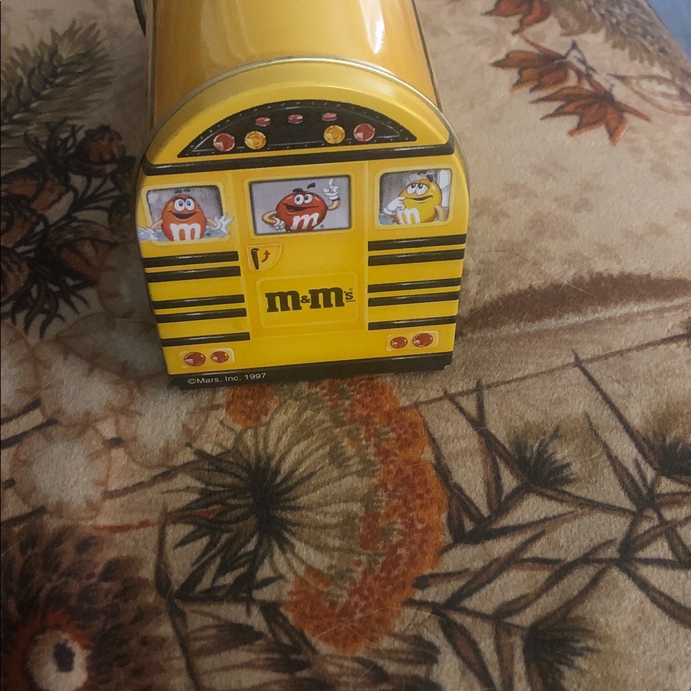 M&M'S Yellow Toy Bus with Characters - Picture 11 of 12